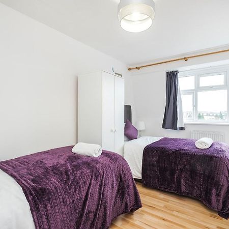 Spacious 3 Bed 1 Bath Hse W Guest Toilet W Parking Near Excel - E16 Londra Exterior foto