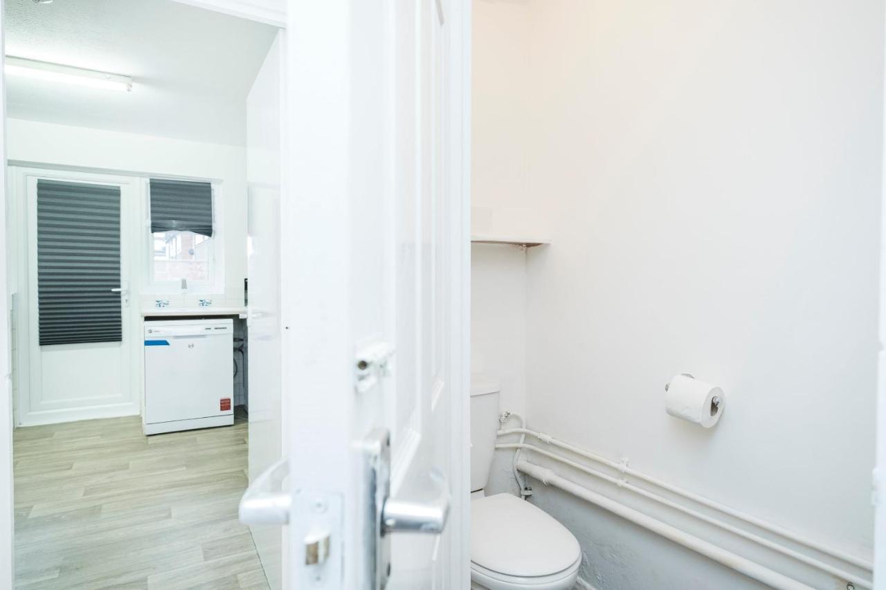 Spacious 3 Bed 1 Bath Hse W Guest Toilet W Parking Near Excel - E16 Londra Exterior foto
