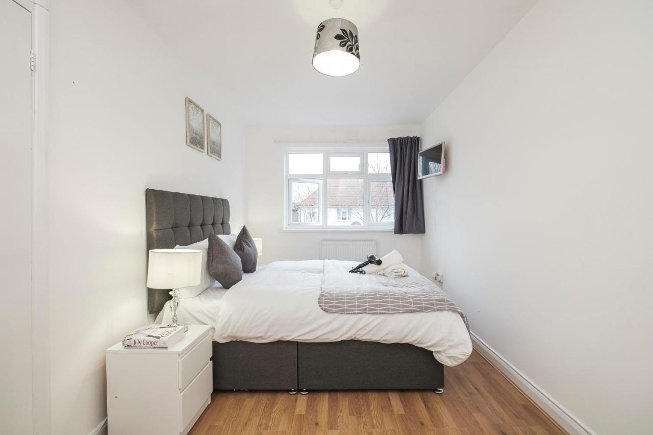Spacious 3 Bed 1 Bath Hse W Guest Toilet W Parking Near Excel - E16 Londra Exterior foto