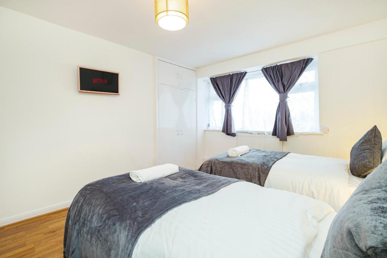 Spacious 3 Bed 1 Bath Hse W Guest Toilet W Parking Near Excel - E16 Londra Exterior foto