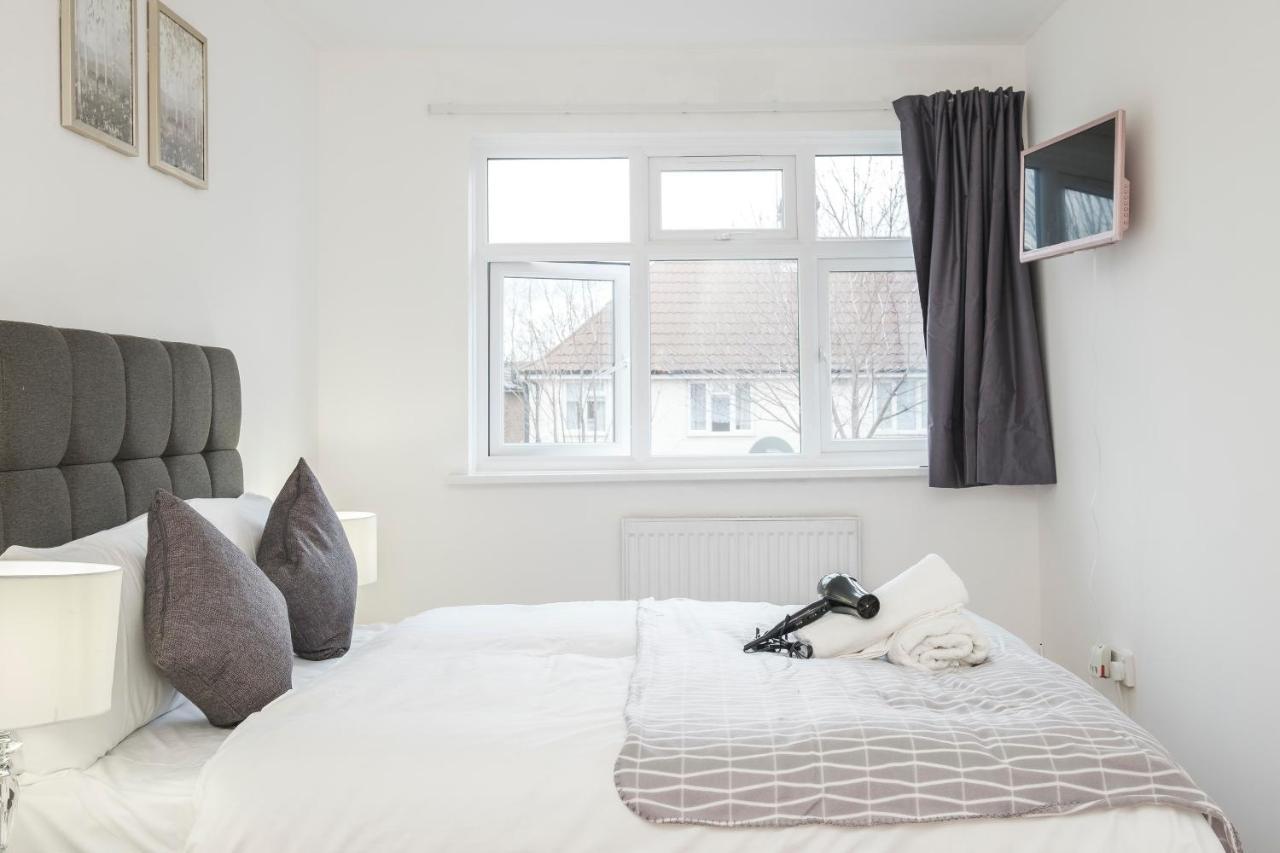 Spacious 3 Bed 1 Bath Hse W Guest Toilet W Parking Near Excel - E16 Londra Exterior foto