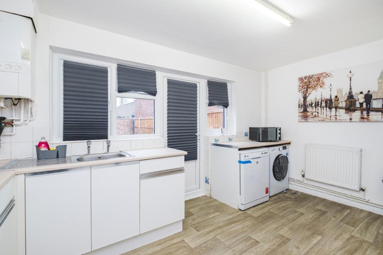 Spacious 3 Bed 1 Bath Hse W Guest Toilet W Parking Near Excel - E16 Londra Exterior foto