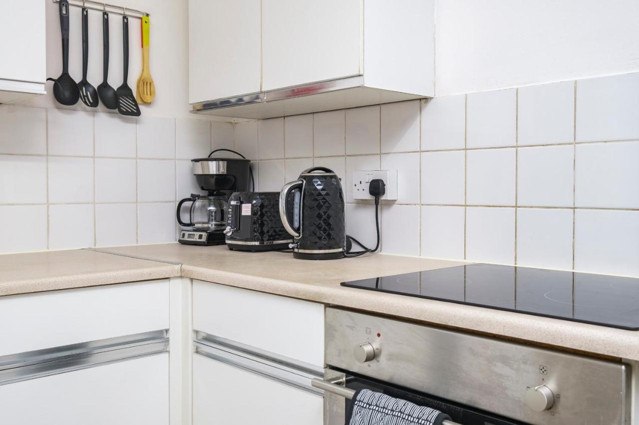 Spacious 3 Bed 1 Bath Hse W Guest Toilet W Parking Near Excel - E16 Londra Exterior foto