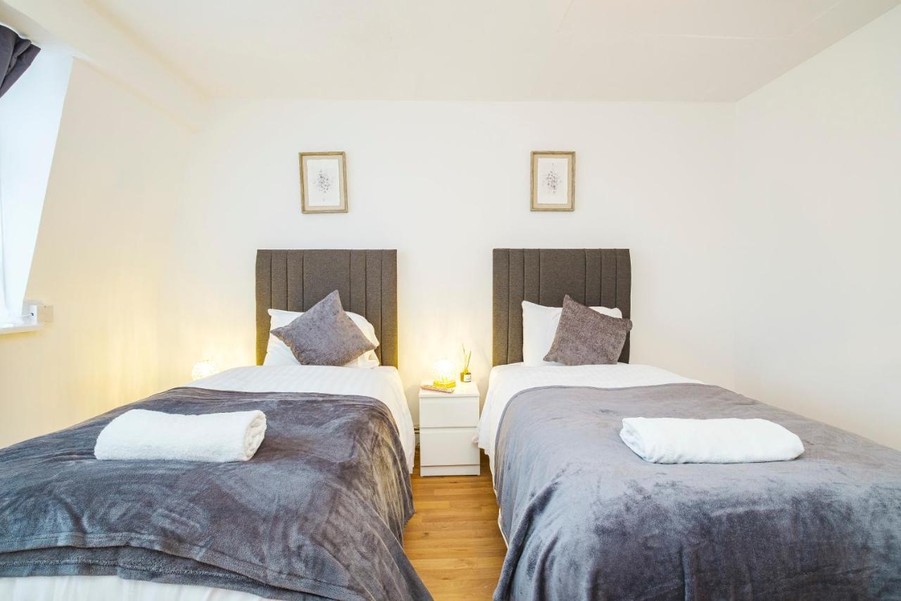 Spacious 3 Bed 1 Bath Hse W Guest Toilet W Parking Near Excel - E16 Londra Exterior foto