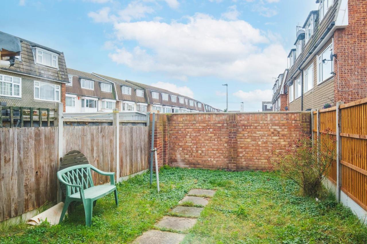 Spacious 3 Bed 1 Bath Hse W Guest Toilet W Parking Near Excel - E16 Londra Exterior foto